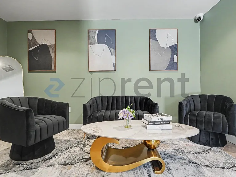18900 Parthenia St #310 — Photo 4