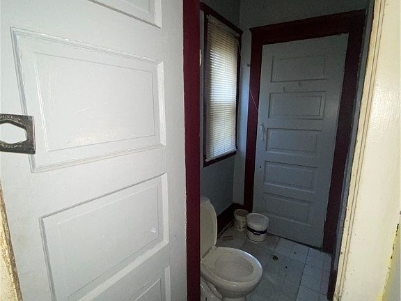 2nd image of 1516 E 85th St
