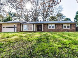 2730 Tudor Rd, Winston Salem, NC 27106