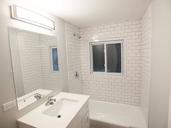 Bright, cozy bathroom