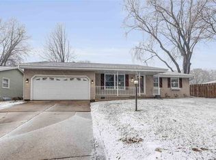 606 Bluebird Ln, Green Bay, WI 54303