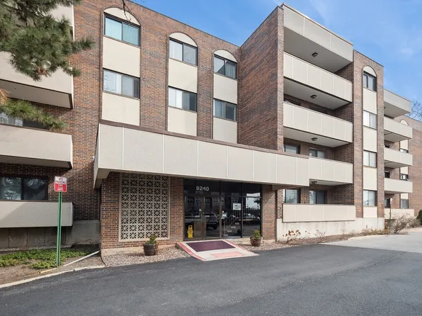 9240 Gross Point Rd APT 110, Skokie, IL 60077