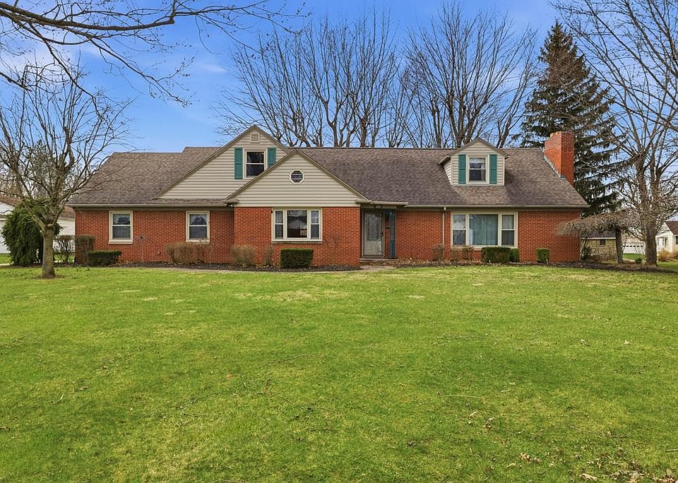 1st image of 388 Maple Dr