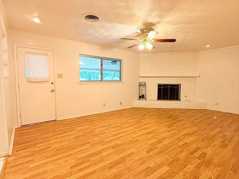 612 Hillview Dr — Photo 8