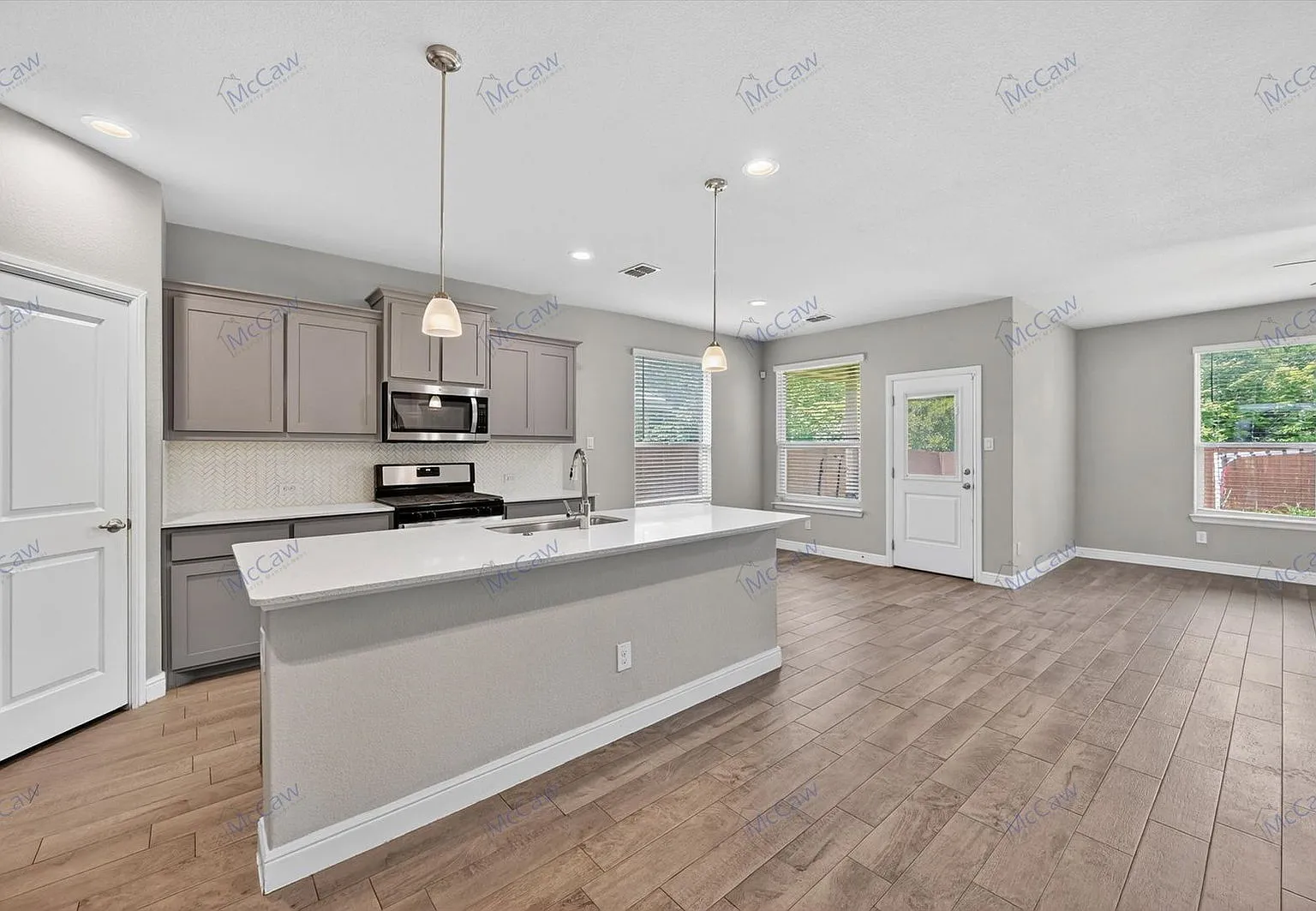 4 bed, 3.5 bath, 2830 sqft, $3,150 — Photo 3