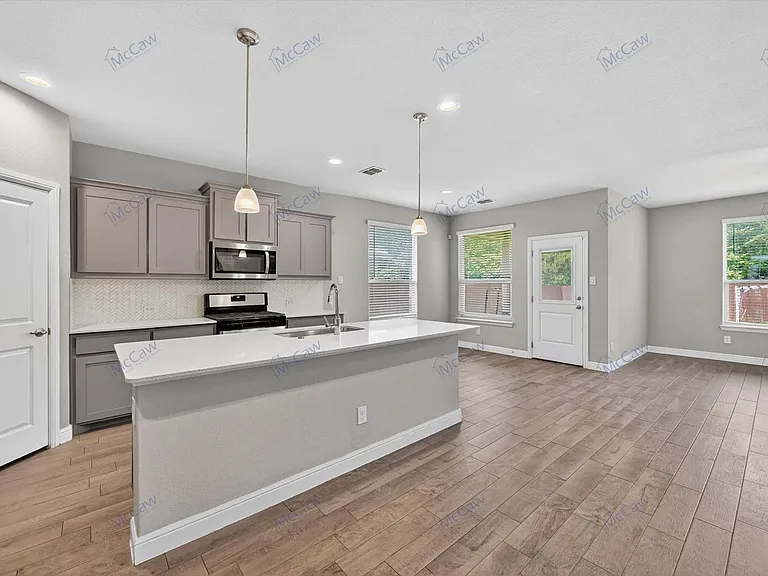 2521 Dunbarton Dr — Photo 3