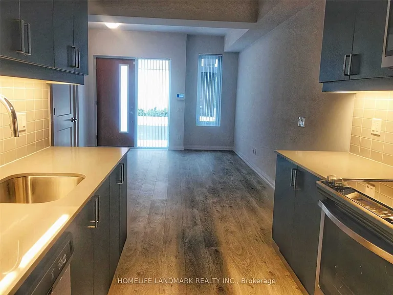 1050 Portage Pkwy #Townhouse 36 — Photo 3