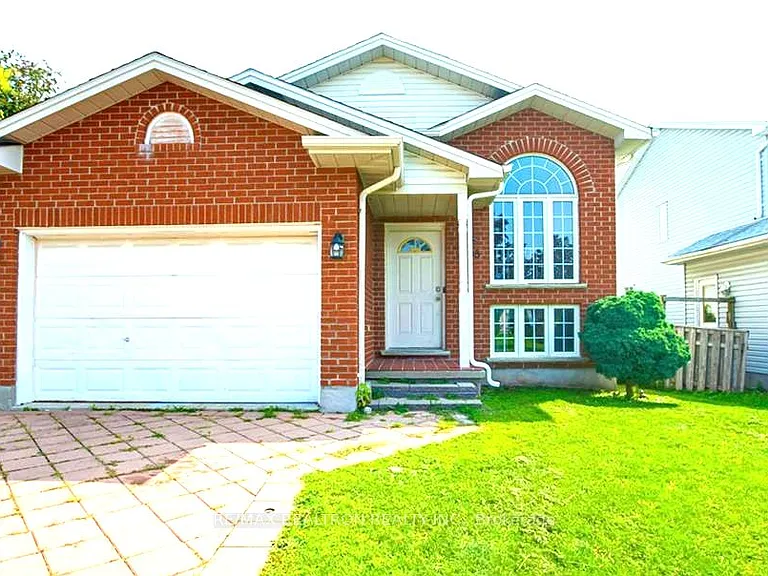 1098 Farnsborough Cres — Photo 2