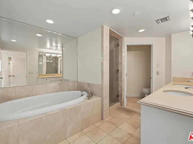 430 N Oakhurst Dr #Penthouse 406 — Photo 30
