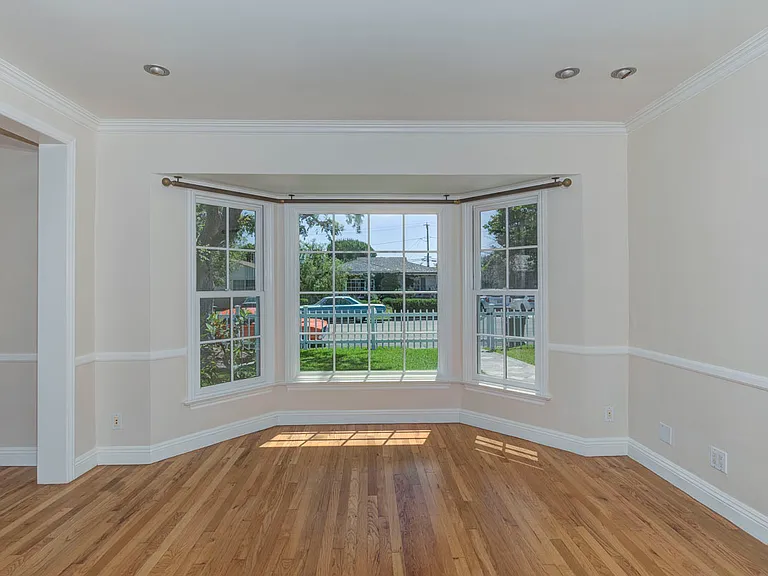324 Flower St — Photo 10