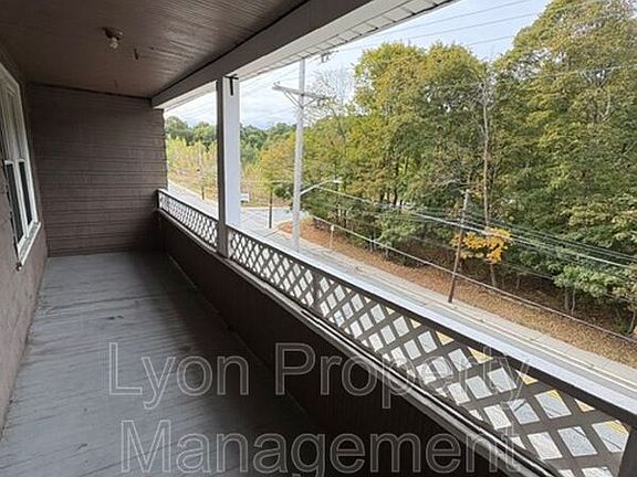 4th image of 352 Manville Rd Unit 3R