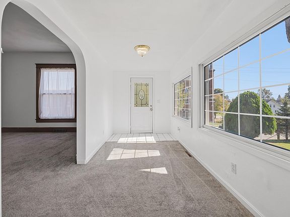 3rd image of 404 N Walnut St