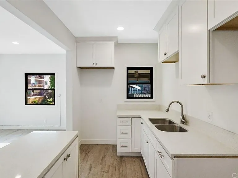211 N Loma Ave — Photo 8