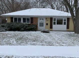 419 Shabbona Dr, Park Forest, IL