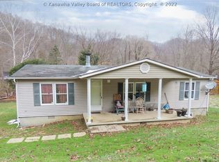 155 Horseshoe Dr, Arnett, WV 25007