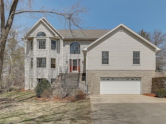2nd image of 318 Sand Dr