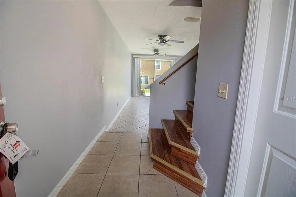 3 bed, 2.0 bath, 1403 sqft, $1,550 — Photo 3