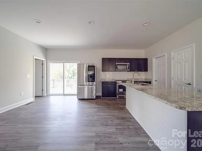112 Rockwell Ct — Photo 2