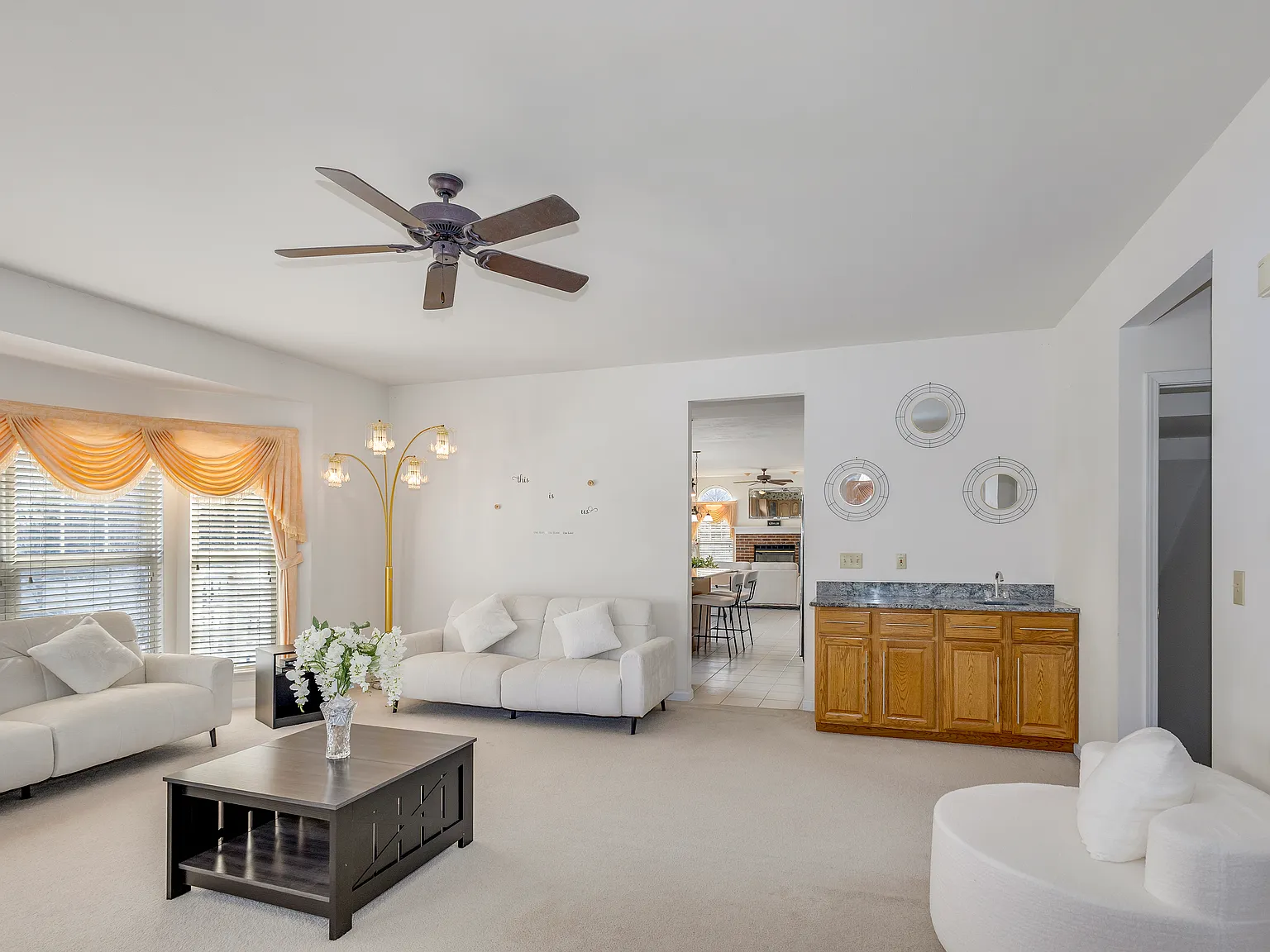 4 bed, 3.5 bath, 3378 sqft, $6,800 — Photo 3