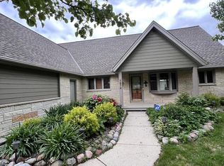 W393N5876 Mary Ln, Oconomowoc, WI 53066