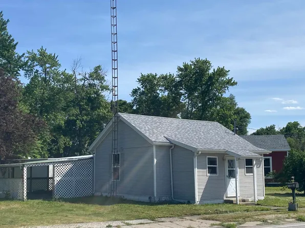 104 S Elm St, Tallula, IL 62688