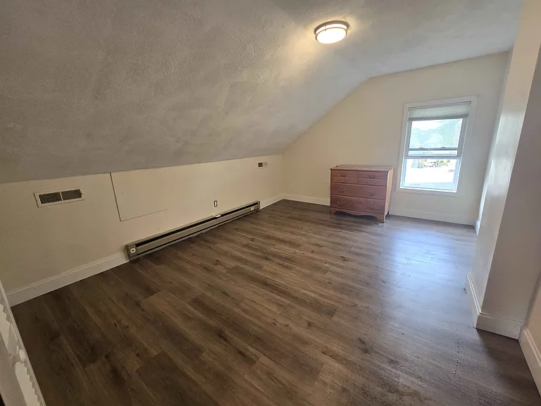 17-19 Vernon St #19-2 — Photo 8