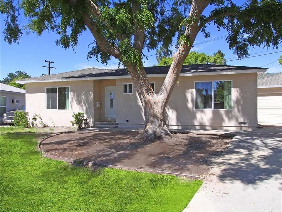 1st image of 679 Lochleven St