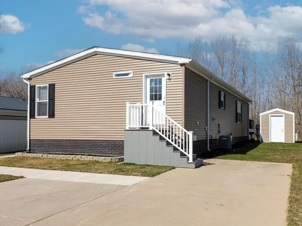 1149 Maple Leaf Ct Site # 33, Charlotte, MI 48813