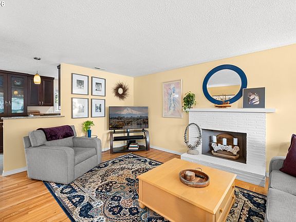 4th image of 18004 Belmore Ct