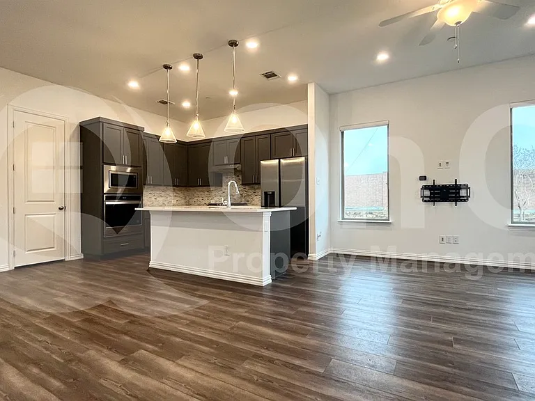 7529 Regal Ln — Photo 5