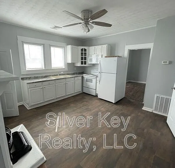 17 Sunset Ave #1 — Photo 3