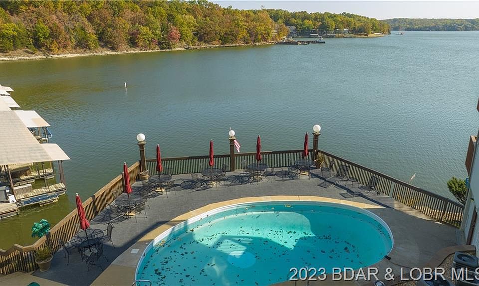 1st image of 907 Crawford Dr #205
