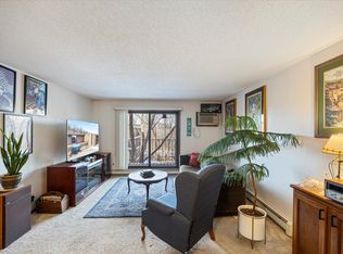 5697 Green Circle Dr APT 210, Minnetonka, MN 55343