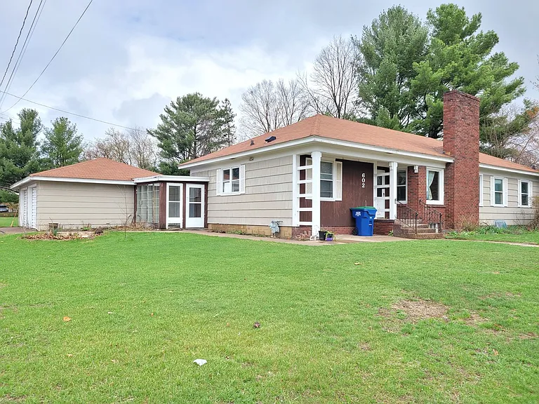 602 W Strowbridge St — Photo 16