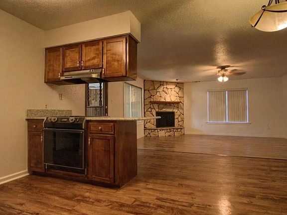 4th image of 3109 Meadow Wood Ln
