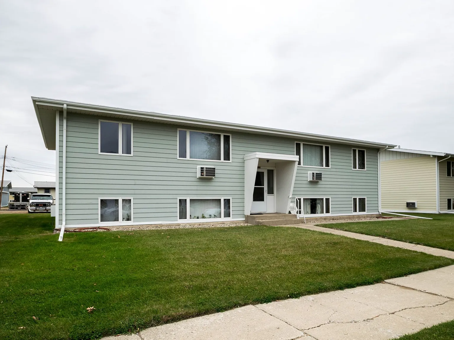 Cozy 4-Plex's Located on Minot's North Hill! 2028-2048 5th Street NW — Photo 2