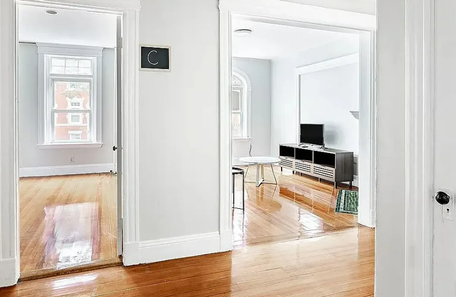 Charming 4 Bedroom — Photo 3
