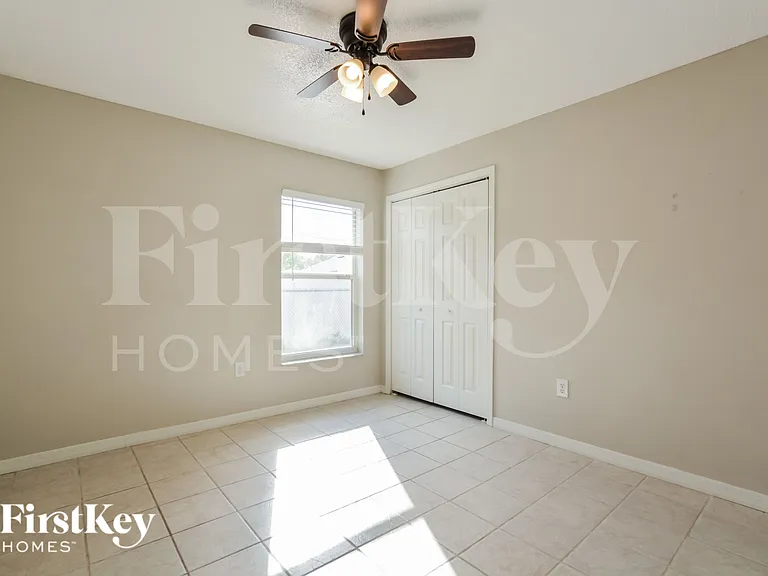 521 Finch Ln — Photo 12