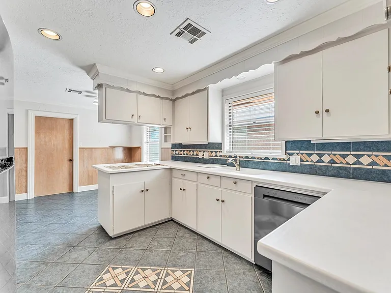 6327 Wynnwood Ln — Photo 7