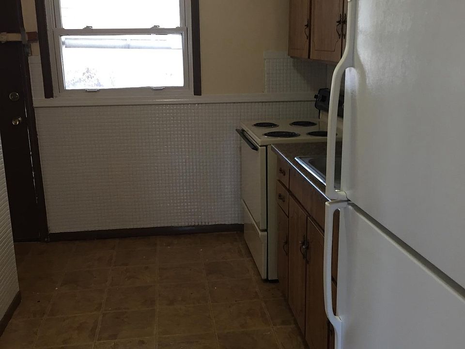 2nd image of 10363 Renfrew Dr