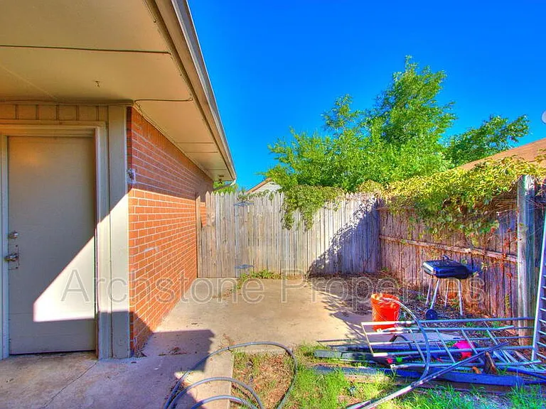 6605 Lyrewood Ln — Photo 30