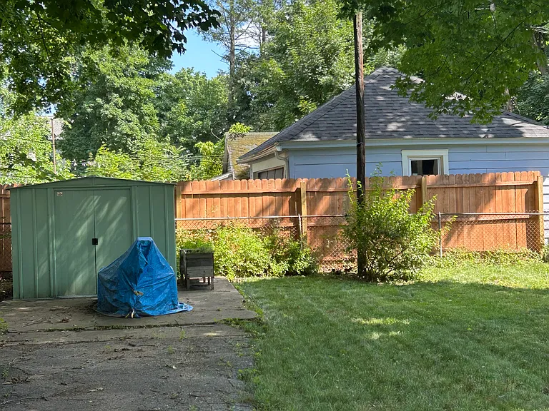 104 Elmendorf St — Photo 3