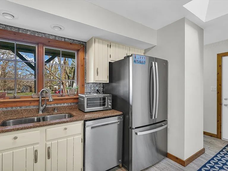 1705 Lake Shore Dr — Photo 11