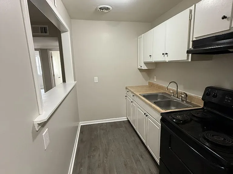 Flint Street Apartments — Photo 15