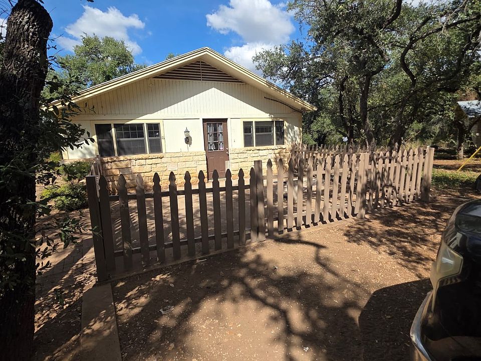 1BR/1BA House with fenced in front yard and plenty of parking