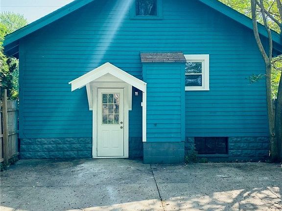2nd image of 796 Kenmore Ave SE