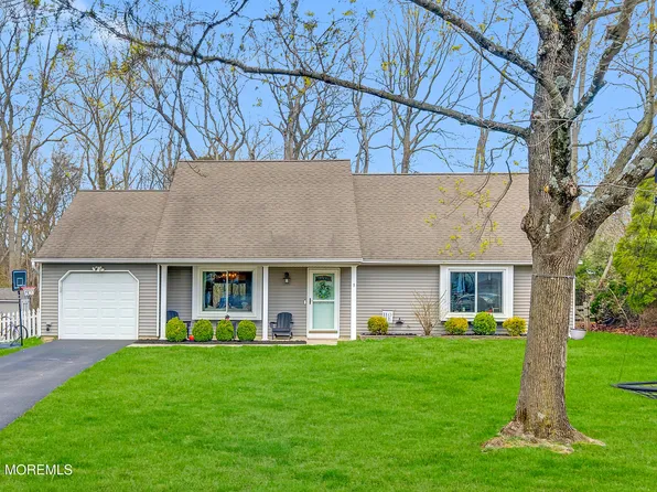 9 Lamp Post Court, Howell, NJ 07731