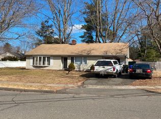 159 Manor Cir, East Hartford, CT 06118