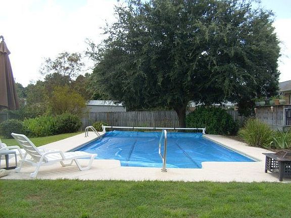 3rd image of 220 Hidden Bay Dr