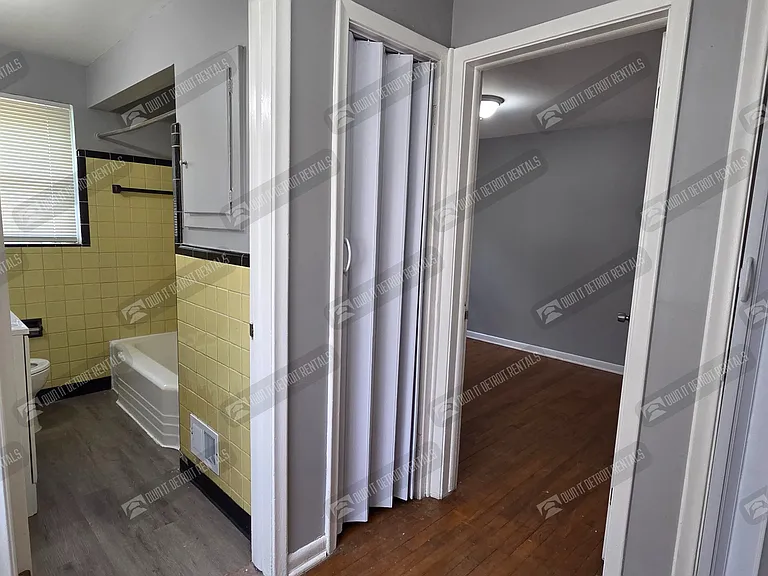 2944 Ewald Cir — Photo 19